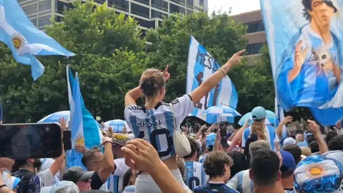 Mundial 2026: impresionante banderazo argentino en la previa del duelo ante Austria
