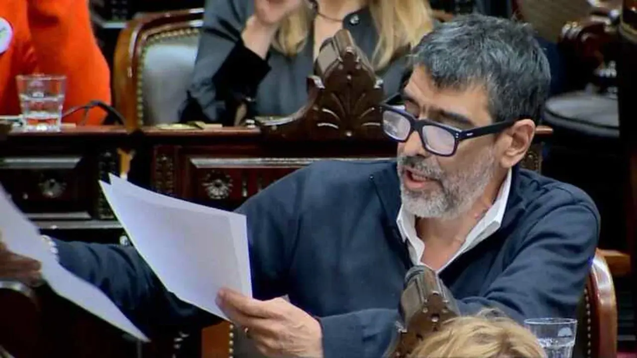 Tailhade redobló la apuesta contra Adorni: "Es un hecho de corrupción galopante"