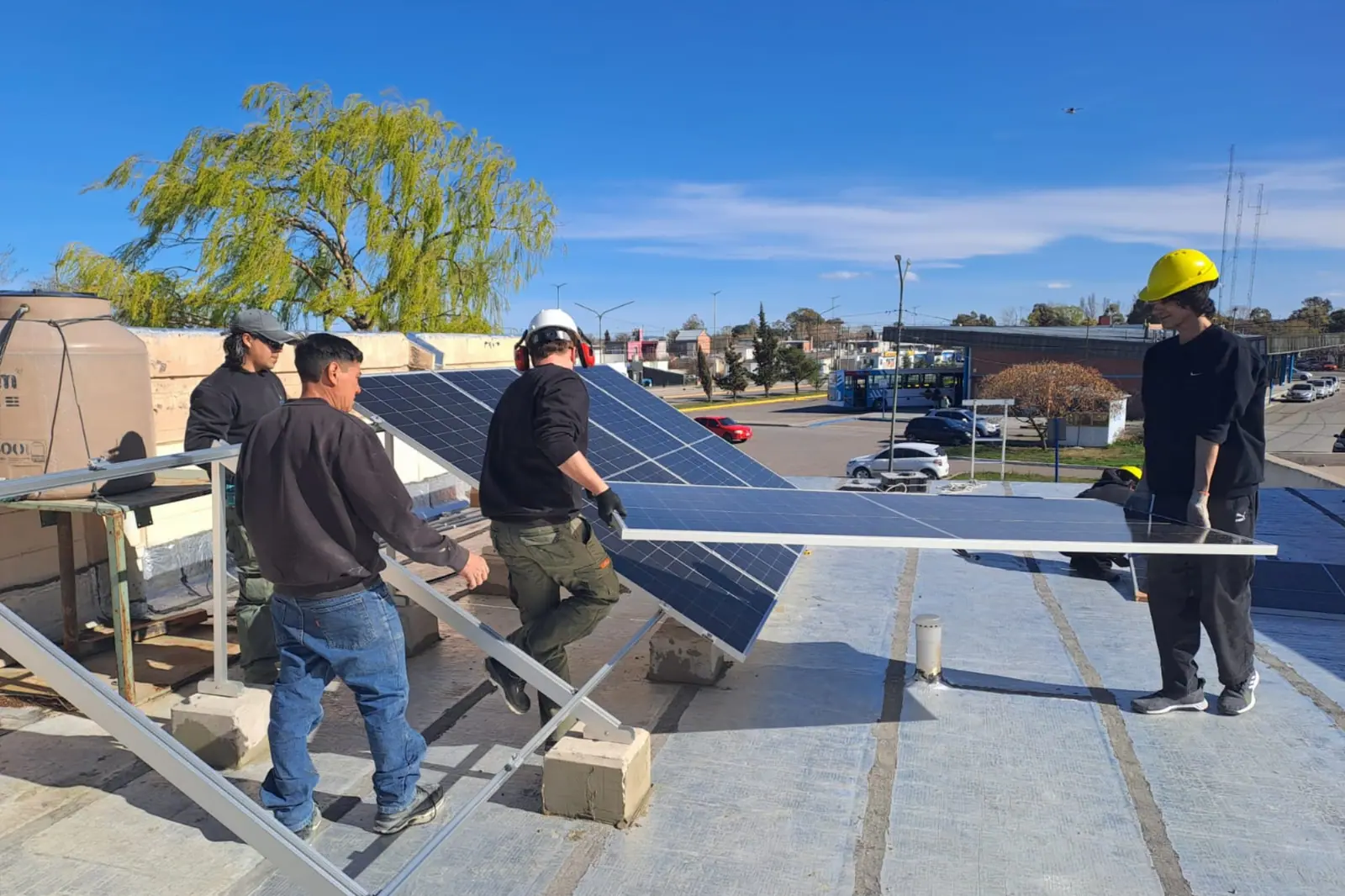 La Cooperativa y Multisolar instalaron sistema solar en la Escuela Politécnica