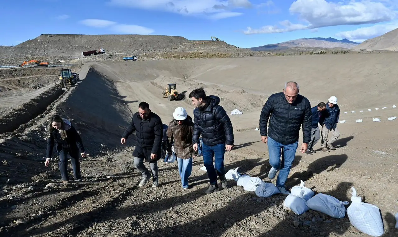 Torres y Taccetta recorrieron la obra del nuevo módulo de la Planta de Tratamiento