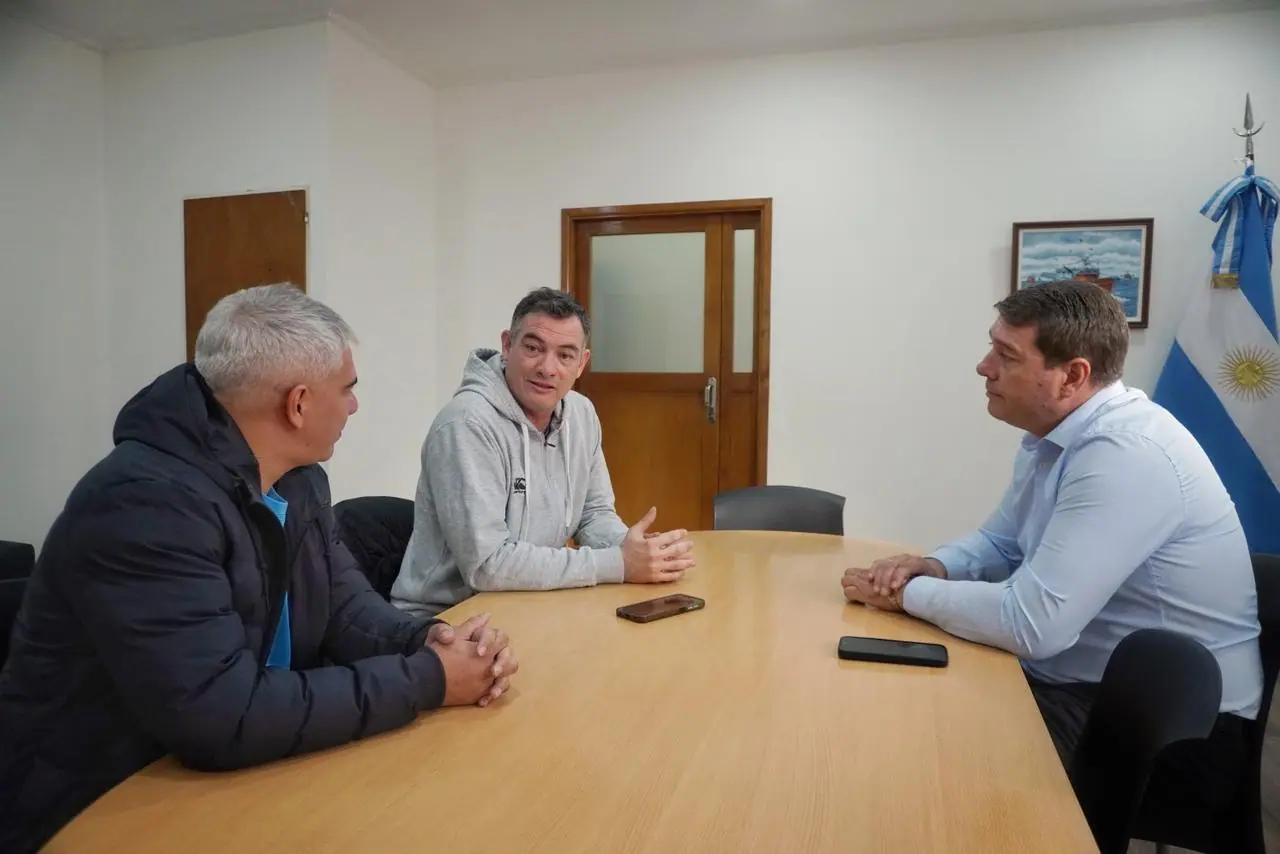 Bruno Ovelar presentó un proyecto para la construcción de un mini polideportivo