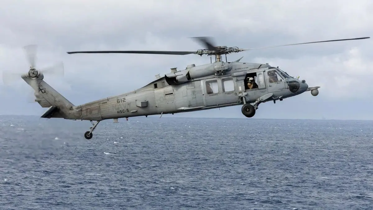 Buscan tripulante desaparecido de helicóptero de Estados Unidos en el mar Arábigo