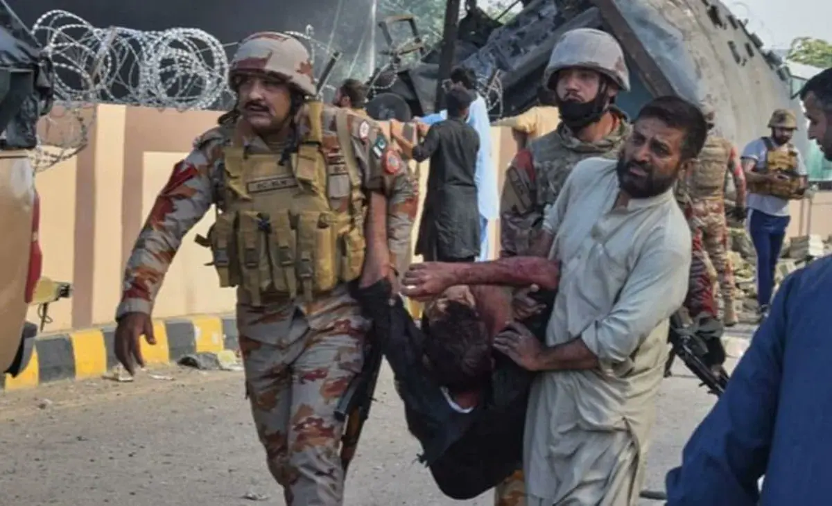 Masacre en Pakistán: un ataque terrorista contra un tren militar dejó 24 muertos