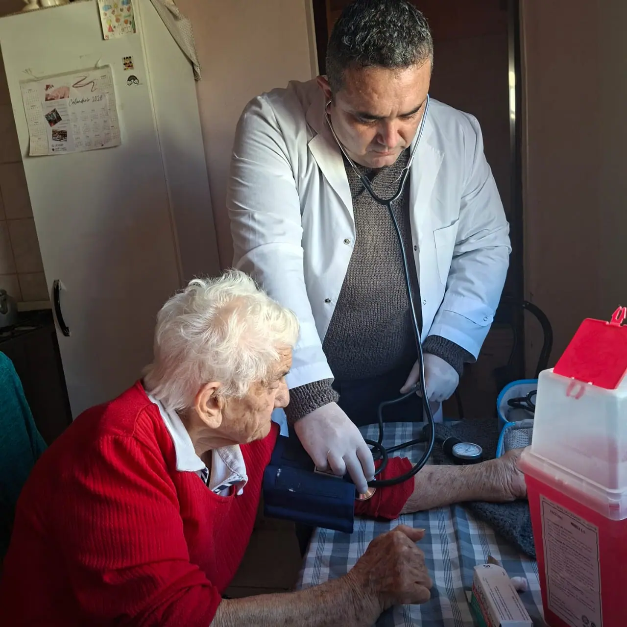 Provincia destacó iniciativa del Hospital de Camarones que brinda atención sanitaria domiciliaria a adultos mayores