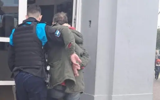 Demoraron a un hombre armado con un cuchillo tras provocar disturbios en Comodoro