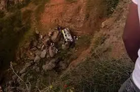 Al menos 25 muertos al caer un autobús por un barranco en Cabo Verde