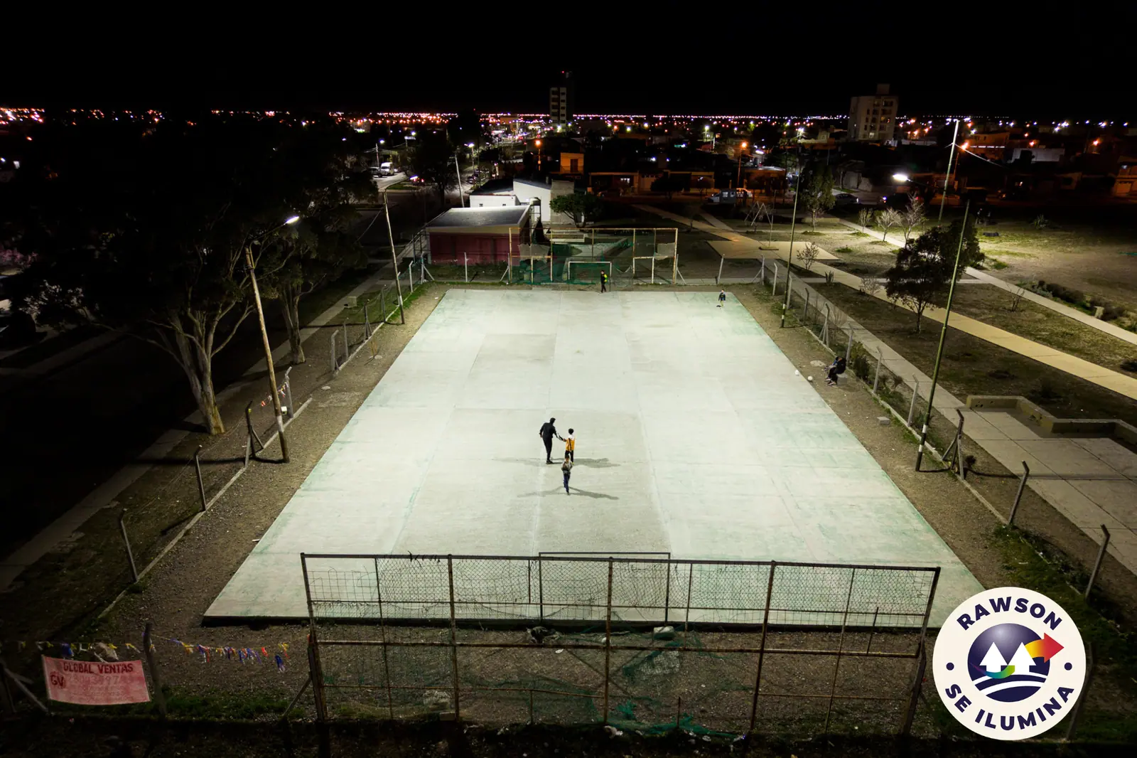 Más iluminación y seguridad para el playón deportivo del Área 16