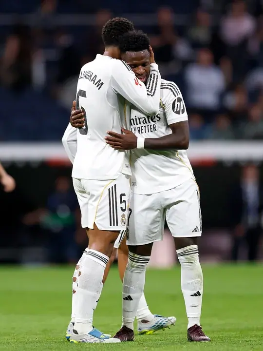 El Real Madrid le ganó al Alavés y se mantiene en la lucha por LaLiga