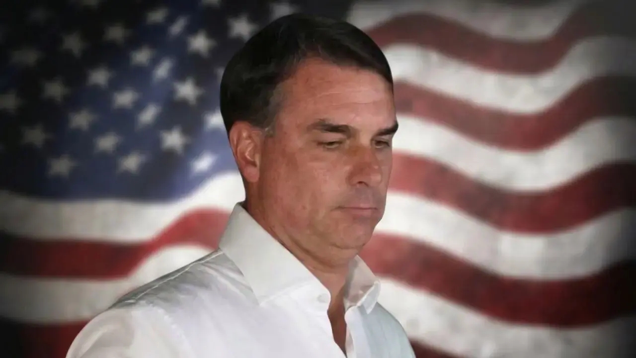 Flávio Bolsonaro llega a Estados Unidos con su familia y el Gobierno de Trump les dará visas