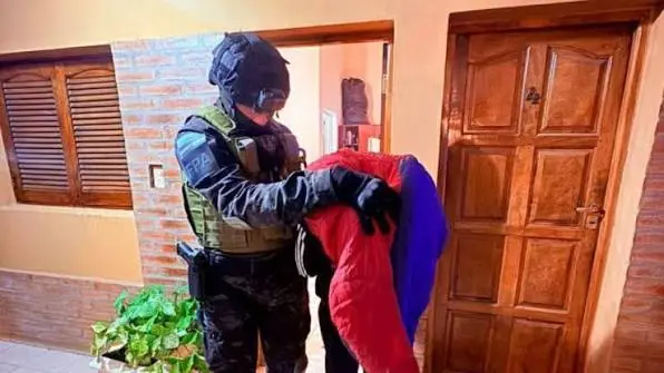 Detuvieron a una abuela, a su nieta y a un ex policía por vender cocaína en Córdoba
