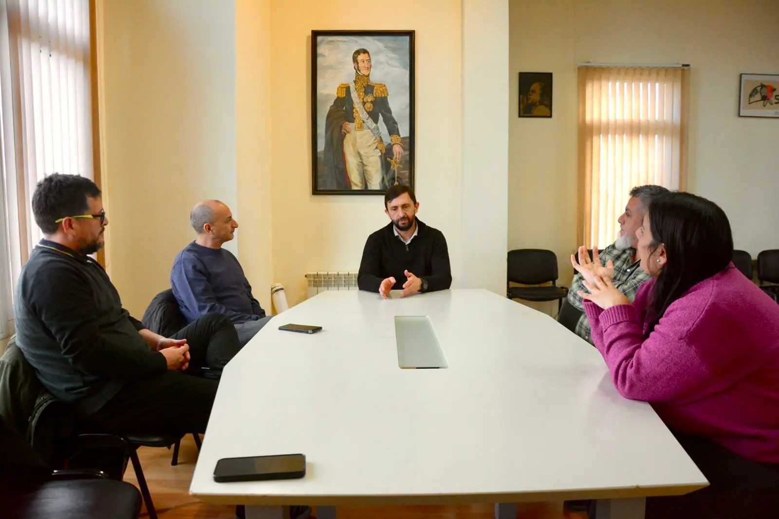 Barrionuevo se reunió con Intendentes de la Cordillera por demandas habitacionales de docentes