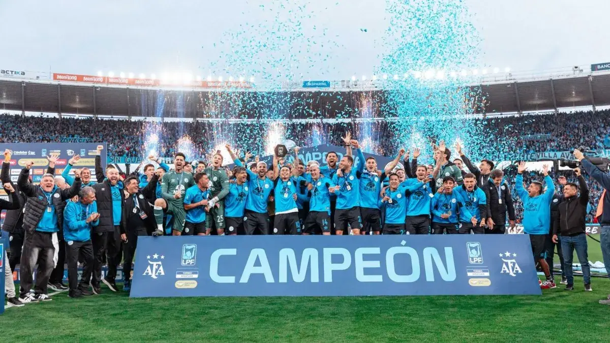 Festejos para la historia: Belgrano levantó su primera copa en primera división