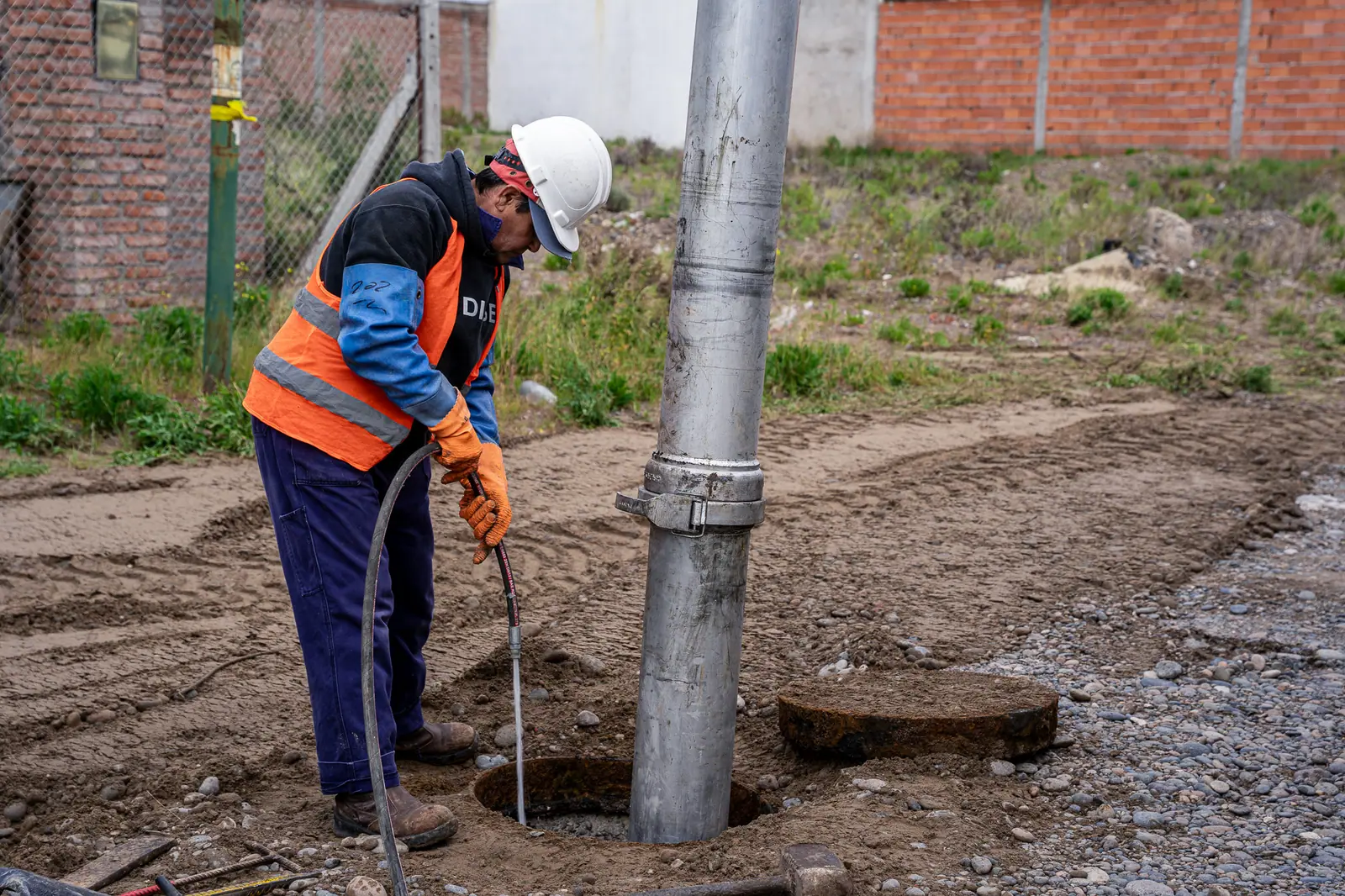 El Servicio Sanitario continúa con el plan de mantenimiento de redes cloacales