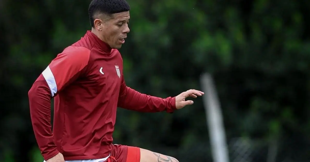 Estudiantes espera por la habilitación de Marcos Rojo