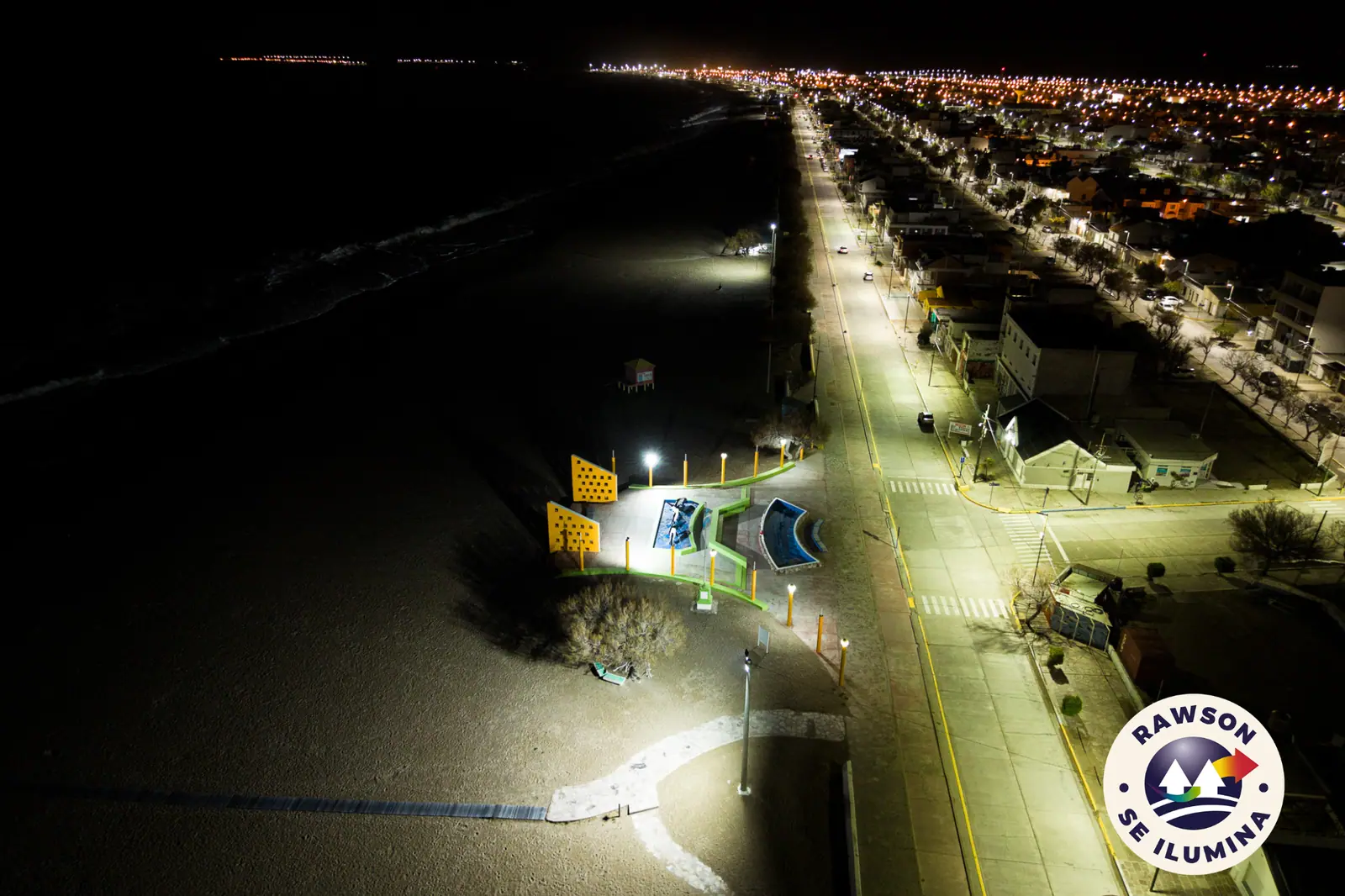 Playa Unión cuenta con iluminación en la costa