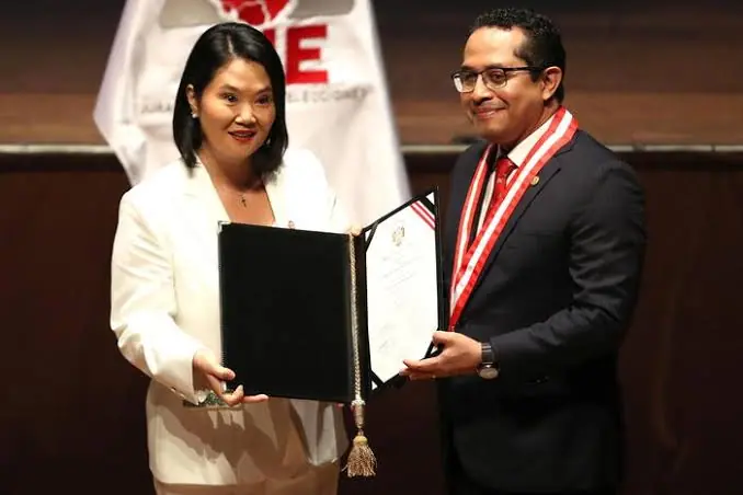Keiko Fujimori recibió las credenciales como presidenta electa de Perú