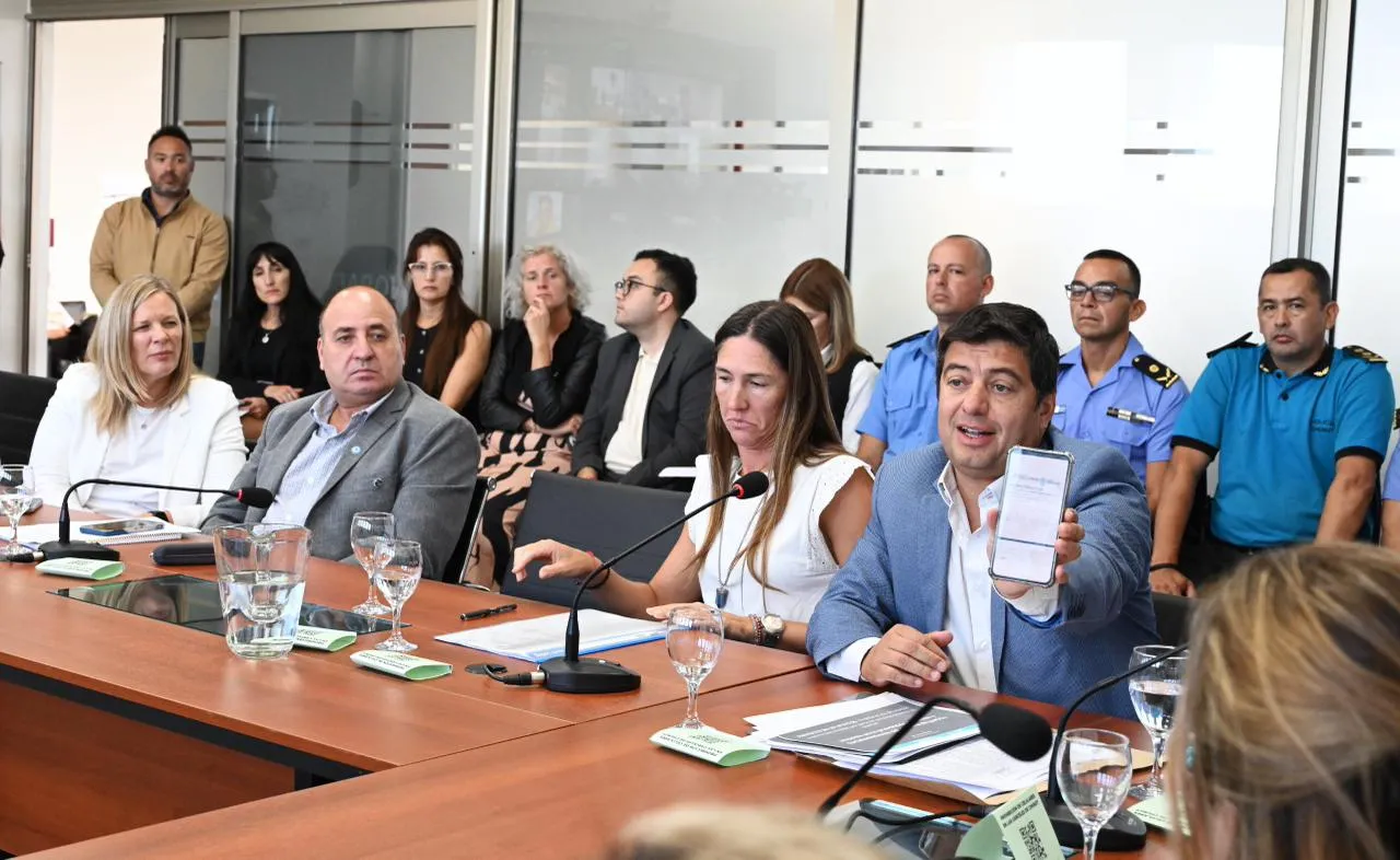 Prohibición de celulares en las cárceles de Chubut: la Legislatura realiza la segunda reunión informativa de Comisiones