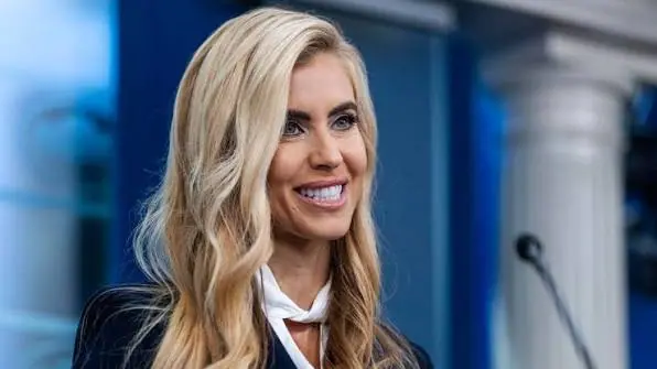Nueva portavoz de Trump ofrece una primera rueda de prensa inusualmente breve
