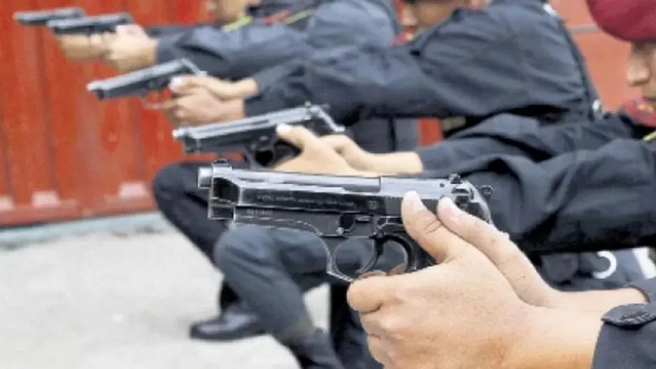 Investigan a un joven por sustraer el arma reglamentaria de una empleada policial