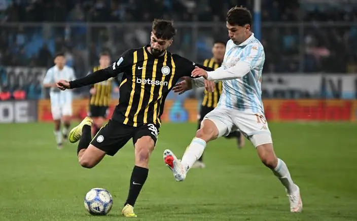 Racing sufrió una caída agónica ante Atlético Tucumán