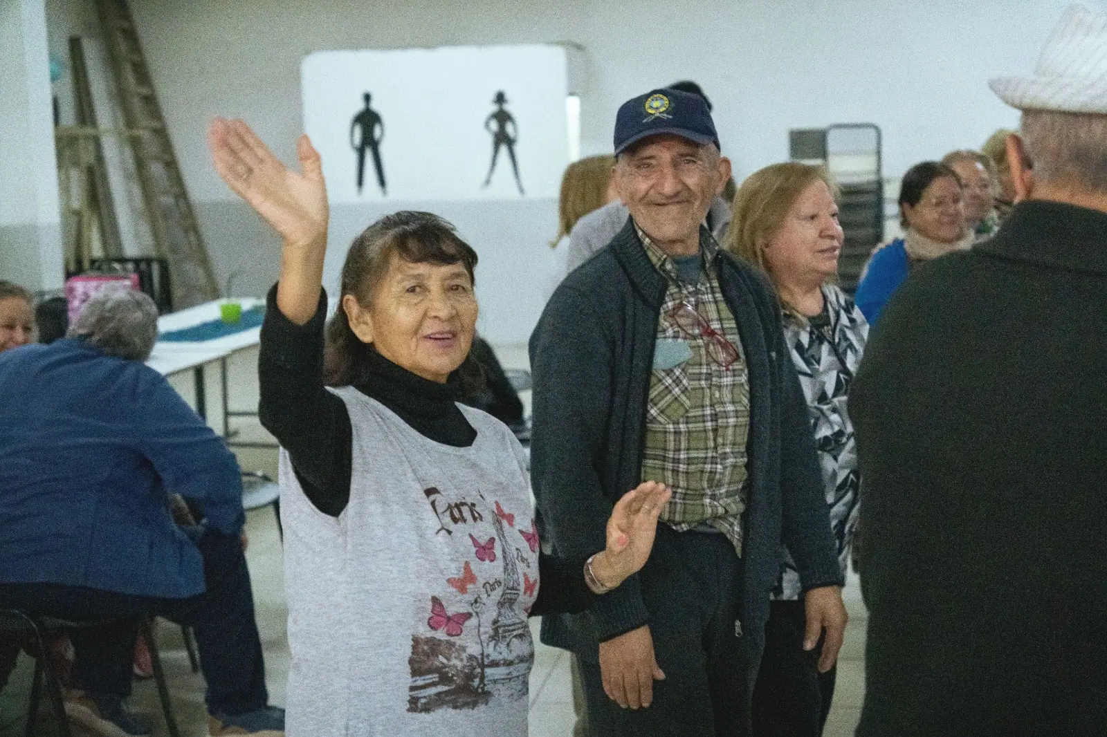 Personas mayores participarán de una caminata comunitaria