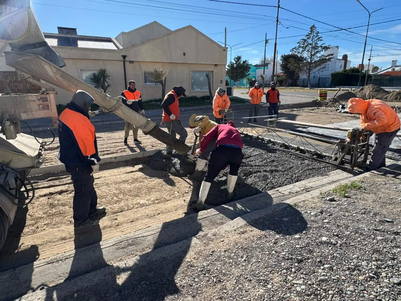 Comenzó la pavimentación de la calle Rodrigo de la Isla