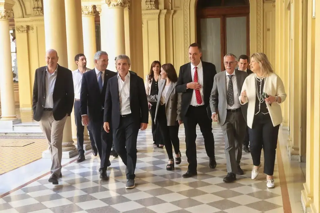 Milei, Adorni, Bullrich y una reunión de Gabinete al rojo vivo