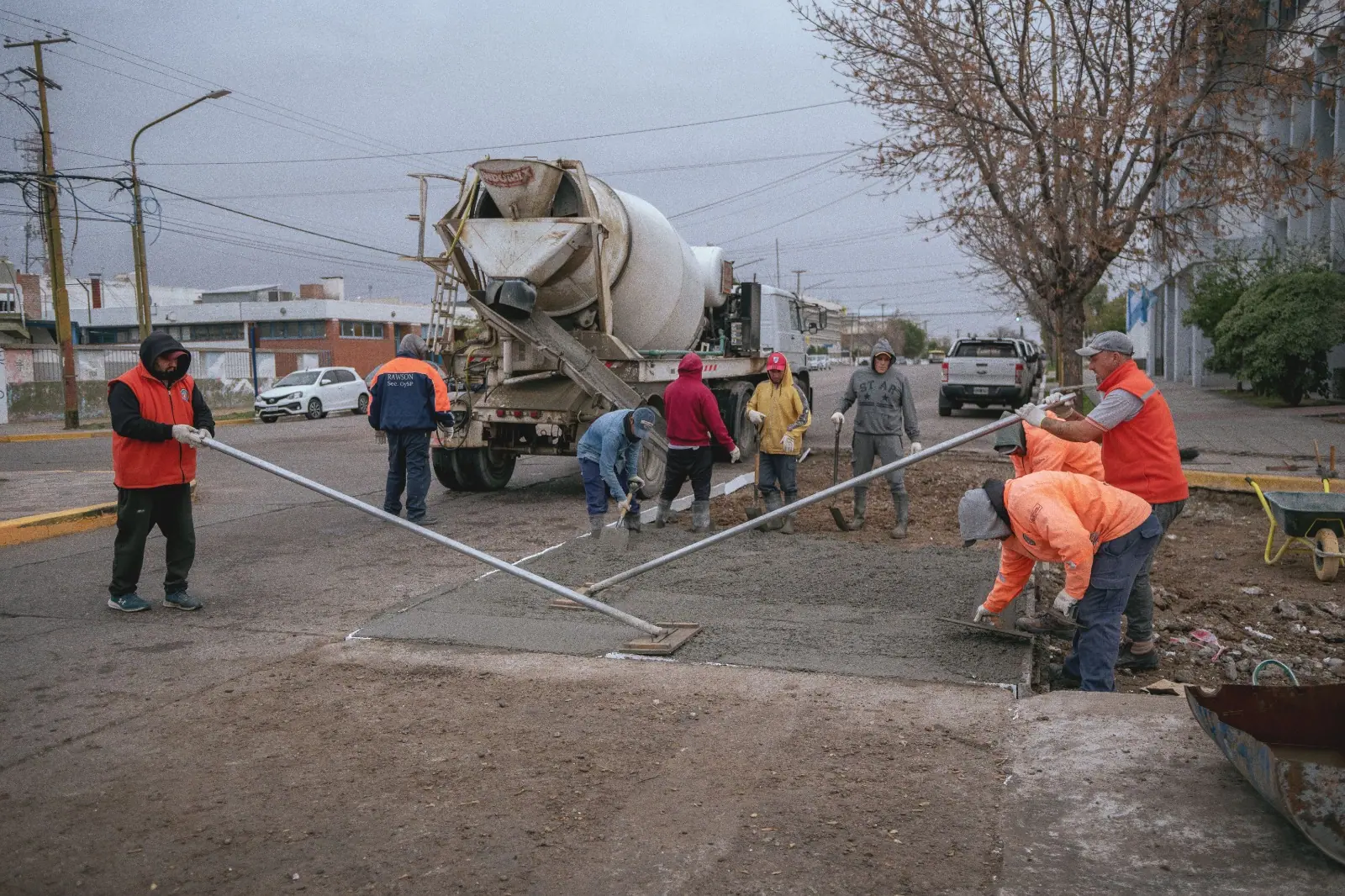 Continúan los trabajos de repavimentación en la Avenida 25 de Mayo