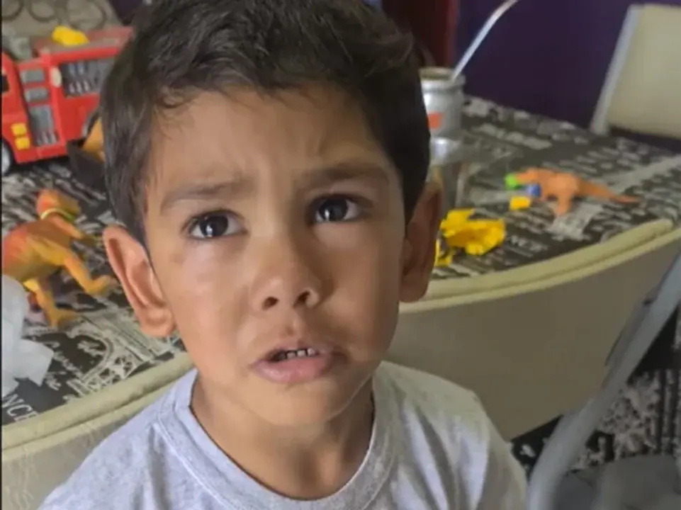 Caso Ángel: denunciaron a las psicólogas que permitieron que viva con su madre