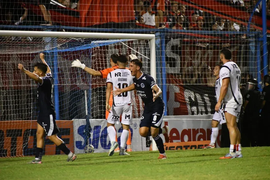 Newell’s fue sorprendido, cayó con Acassuso y fue eliminado en 32avos de final