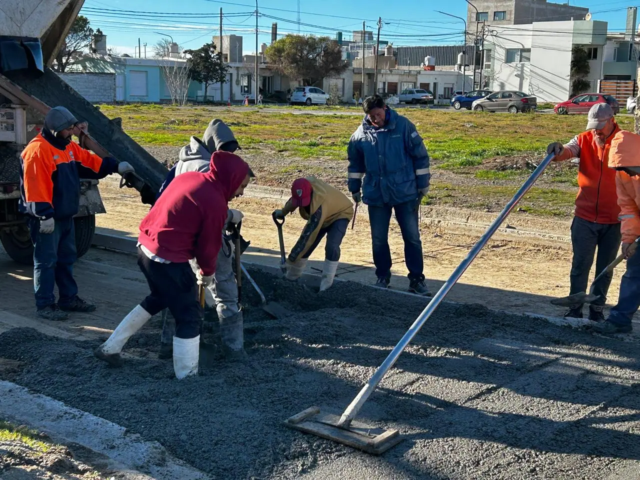 Avanza a buen ritmo la pavimentación de la Calle Rivadavia en Playa Unión