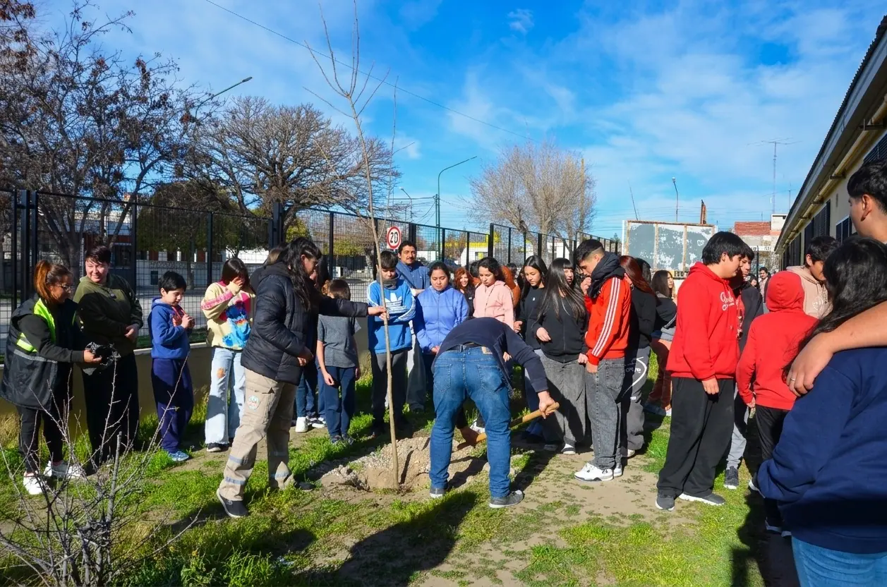 Gran participación de los Vecinos en la "Semana del Árbol"