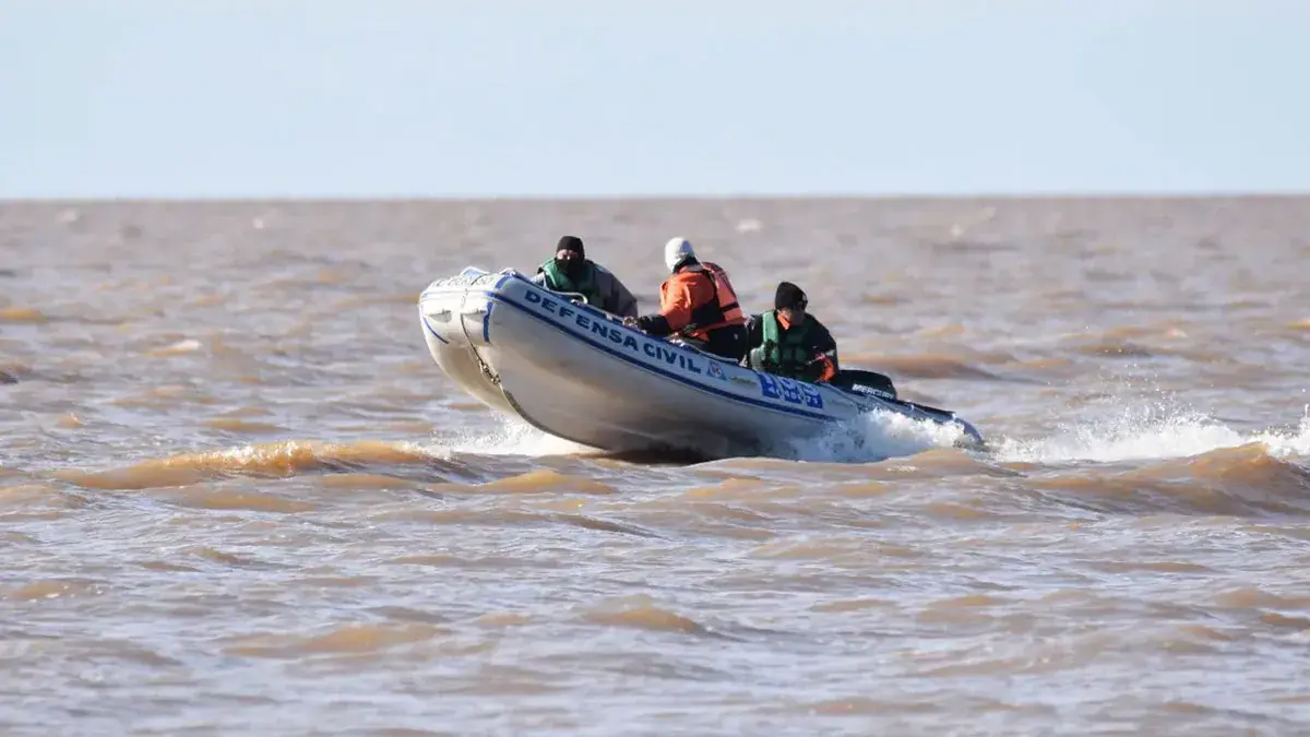 Encontraron una mochila y un bidón de nafta pertenecientes a uno de los pescadores desaparecidos