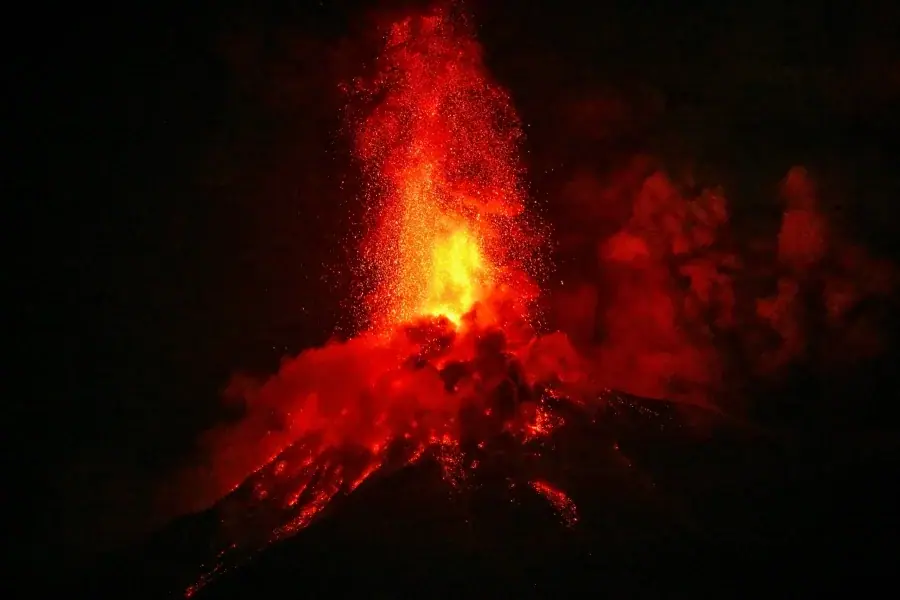 Alerta roja en Guatemala por erupción del volcán de Fuego