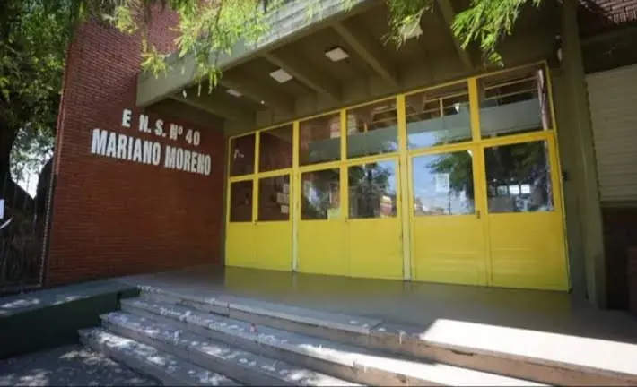 Ocho chicos se tiraron desde el primer piso del colegio al escuchar una fuerte detonación