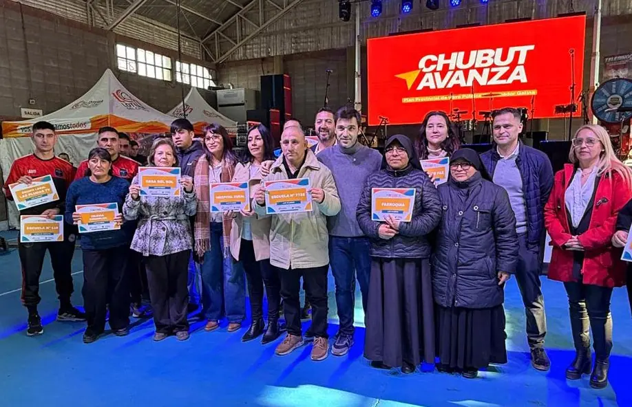 El Telebingo Chubutense volvió a Las Plumas con shows en vivo, importantes premios y aportes a instituciones