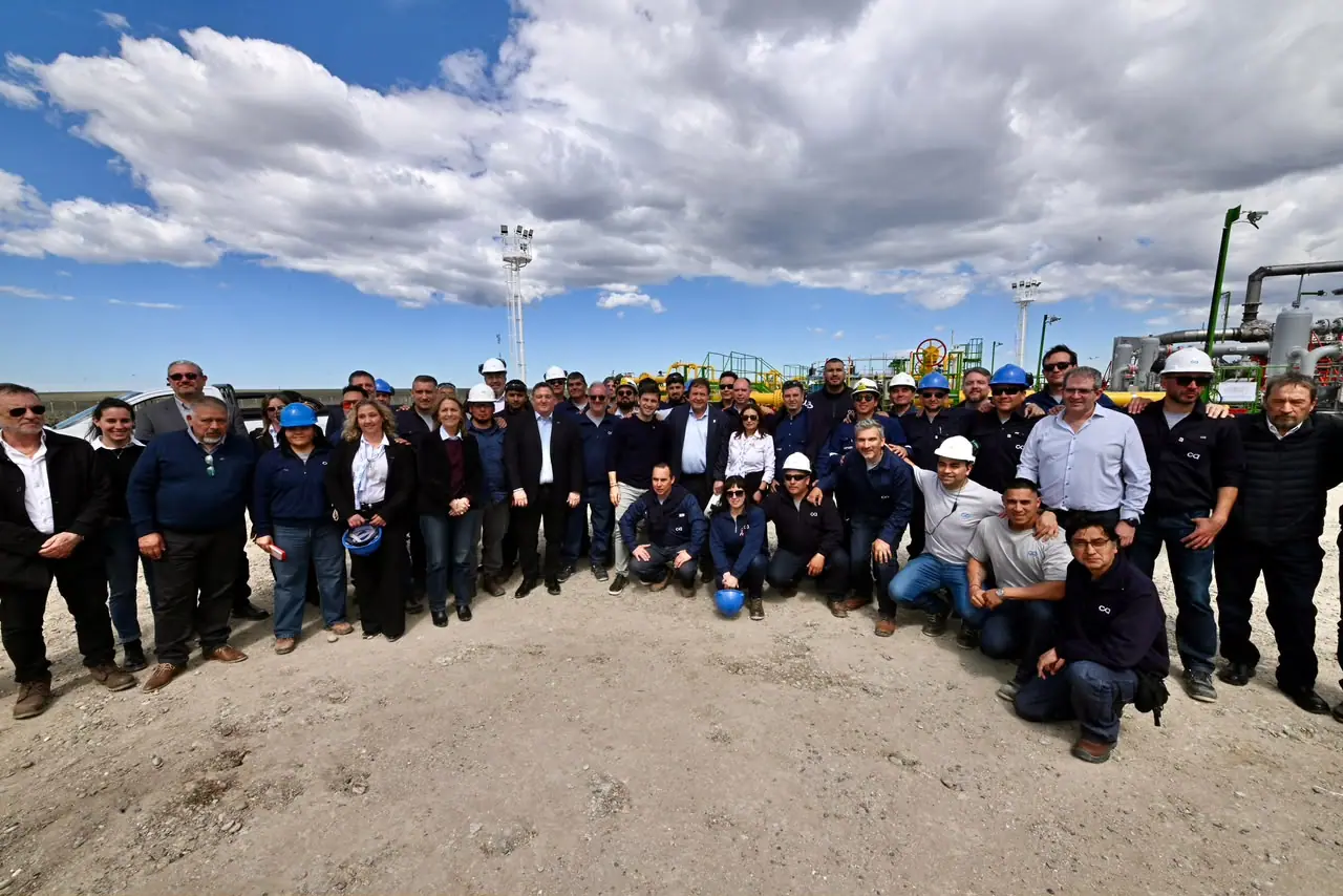 Torres y Weretilneck inauguraron la Planta Compresora Holdich