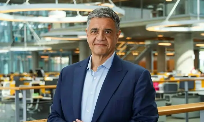 Jorge Macri firmó un decreto para reforzar los controles sobre la compraventa de celulares robados