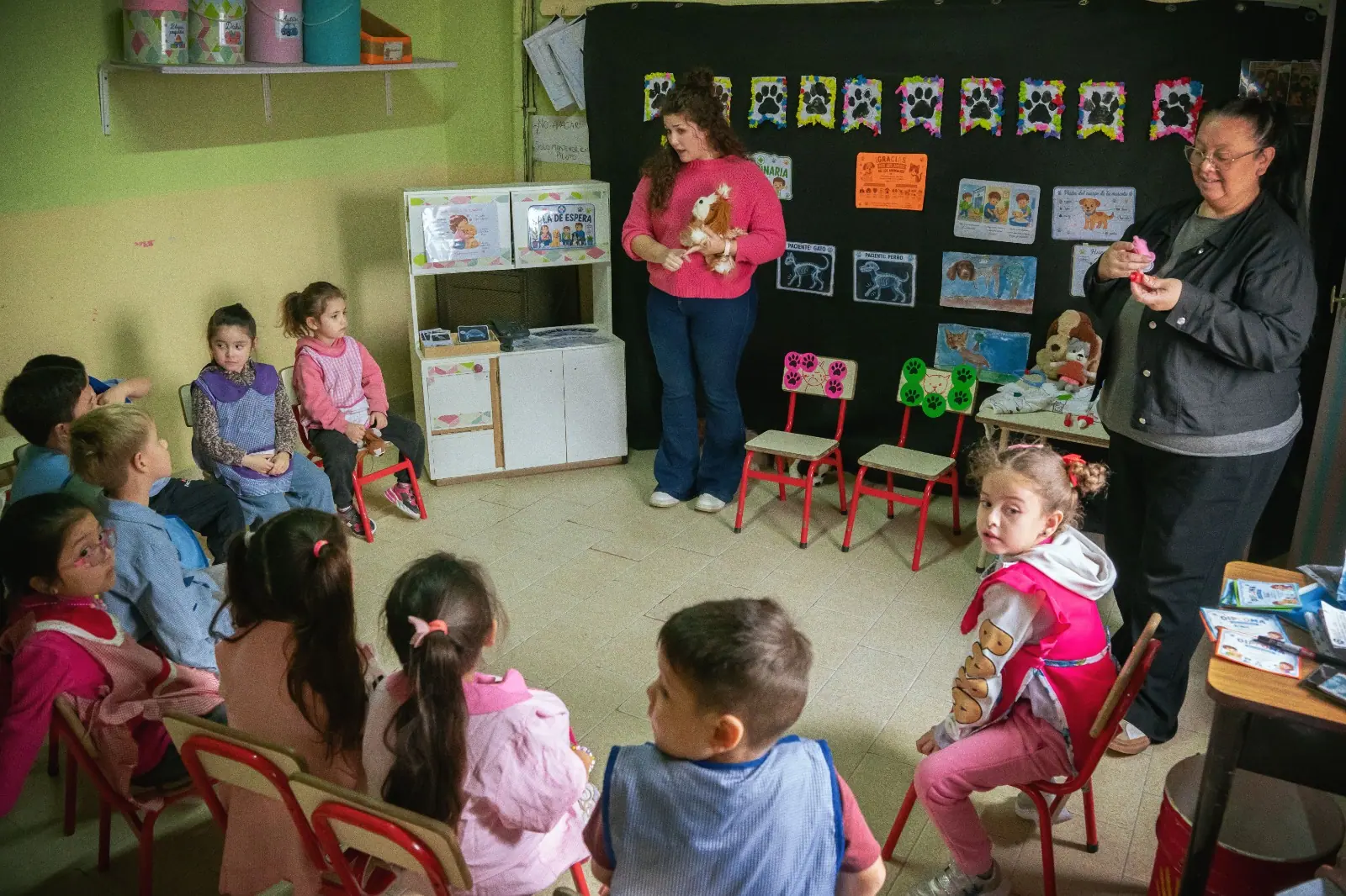 Charla sobre tenencia responsable de mascotas en el Área 12