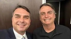 Jair Bolsonaro solicita permiso para recibir visitas de Flávio mientras se encuentra bajo arresto domiciliario