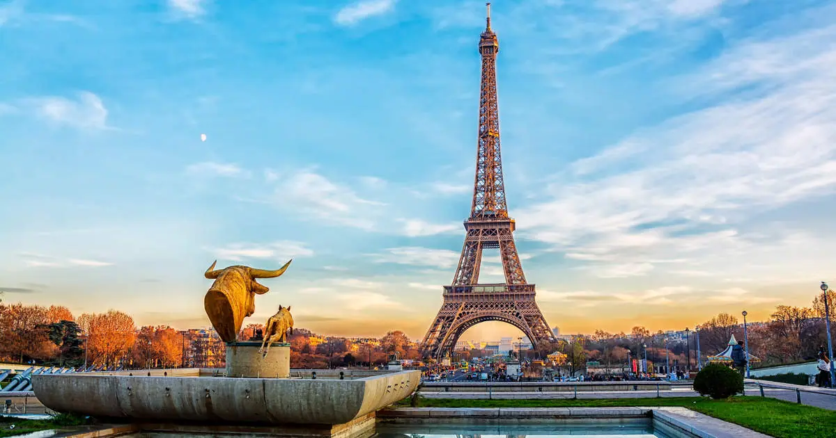 Un tramo de escalera de la Torre Eiffel fue subastada en 450.000 euros
