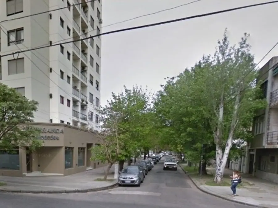 Alquiló un departamento temporal en La Plata, lo desvalijó y huyó