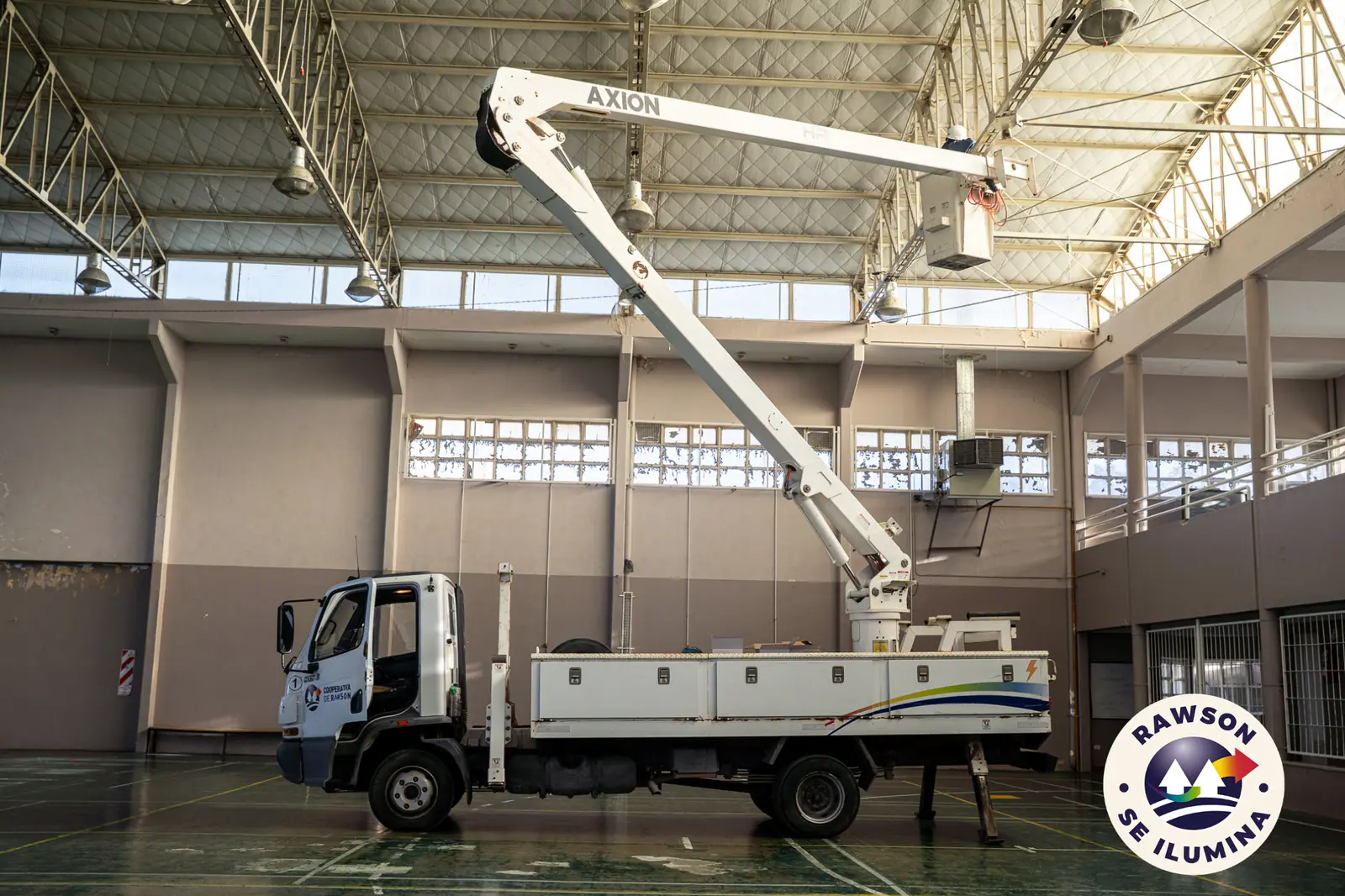 La Cooperativa modernizó la iluminación del gimnasio de la Escuela N° 752