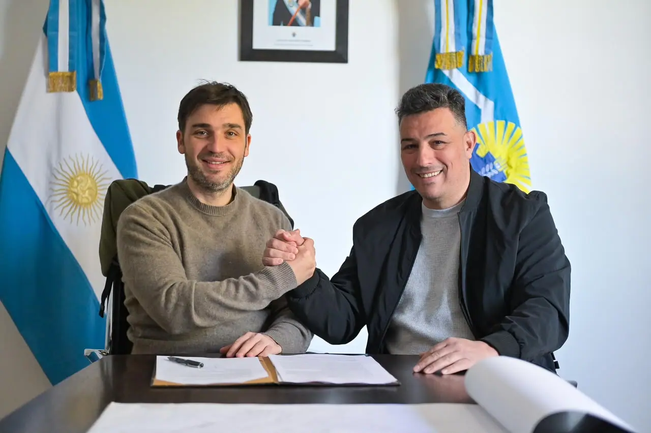 Torres y Balochi firmaron acuerdos para avanzar con obras estratégicas de agua y energía en Sarmiento