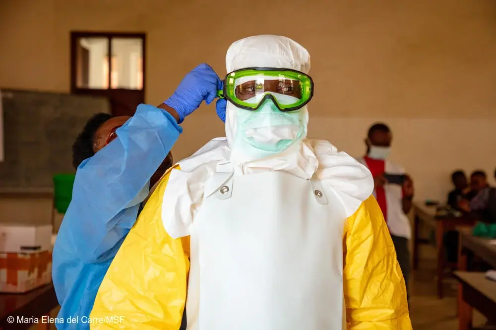 África alerta de “alto riesgo” en diez países por el brote de ébola