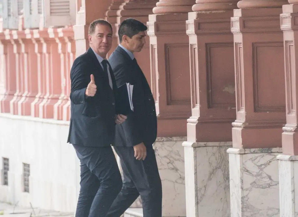 Santilli dijo que Adorni estaba “anímicamente destruido”