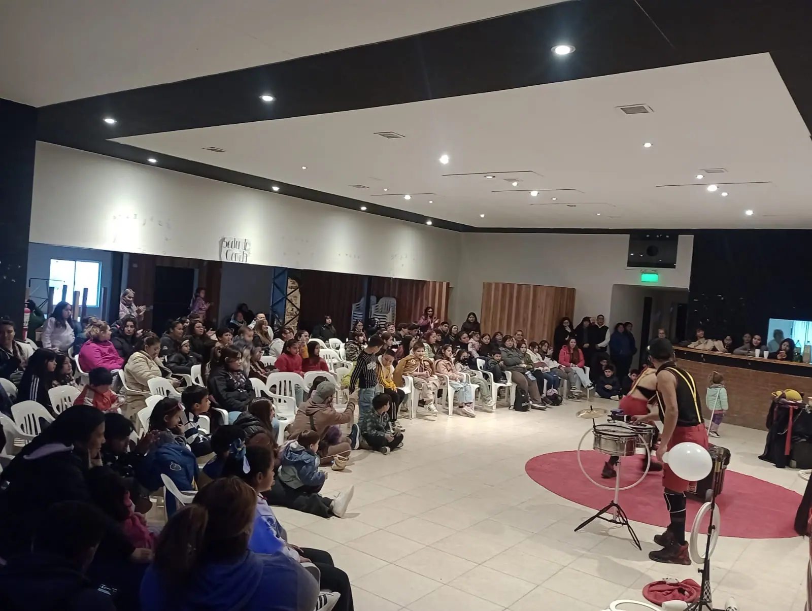 Camarones disfrutó de una tarde de circo, música y diversión en vacaciones de invierno