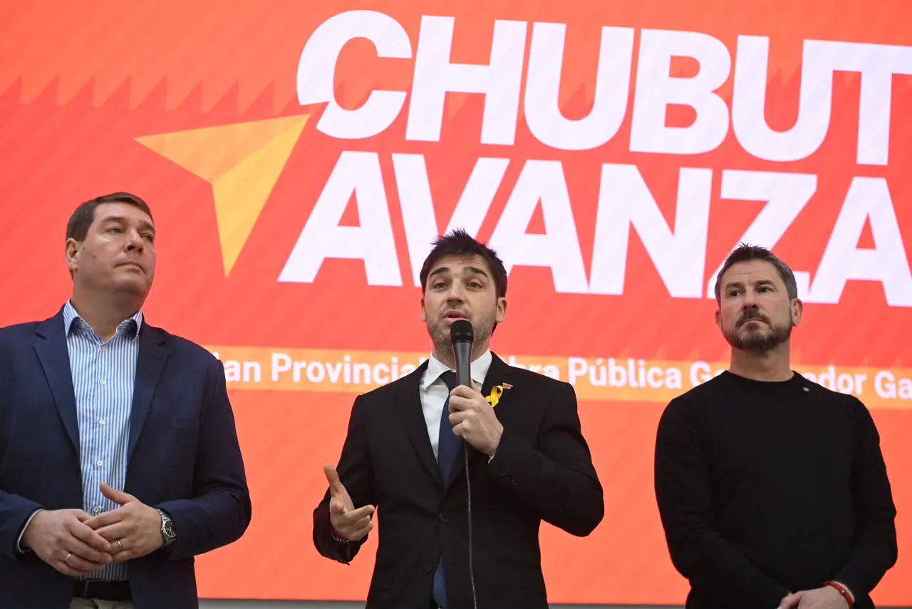 Torres encabezó junto a Merino y Biss la apertura de sobres para la Autovía Rawson-Trelew