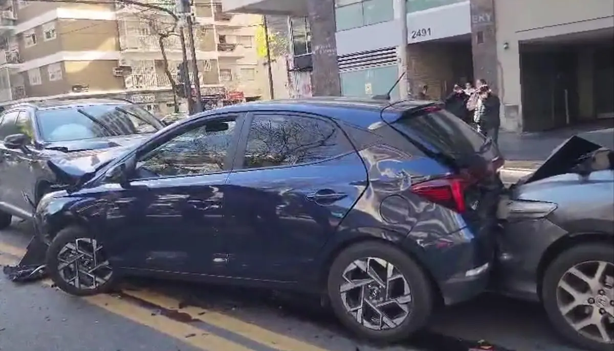 Una camioneta a contramano provocó un choque en cadena en Belgrano y dejó ocho heridos