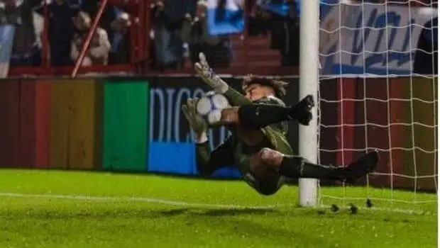 Ingolotti se vistió de héroe en los penales y clasificó a Atlético Tucumán en la Copa Argentina